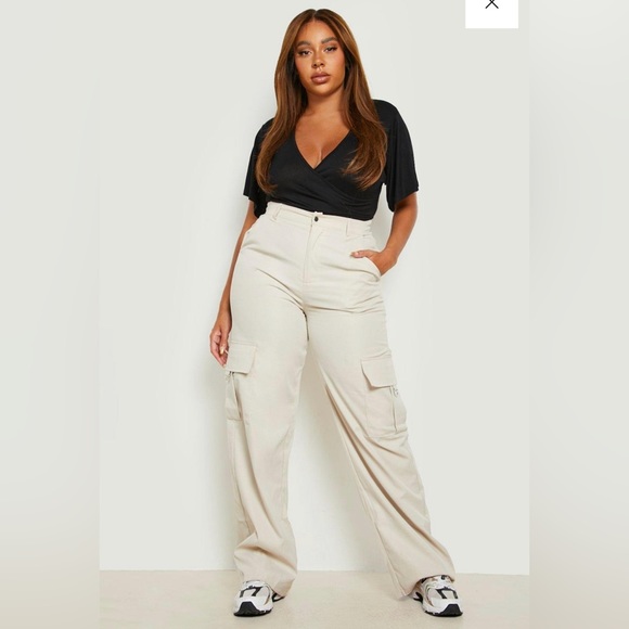 Boohoo plus wrap short sleeved bodysuit, size 16, black, NWT - Picture 3 of 15